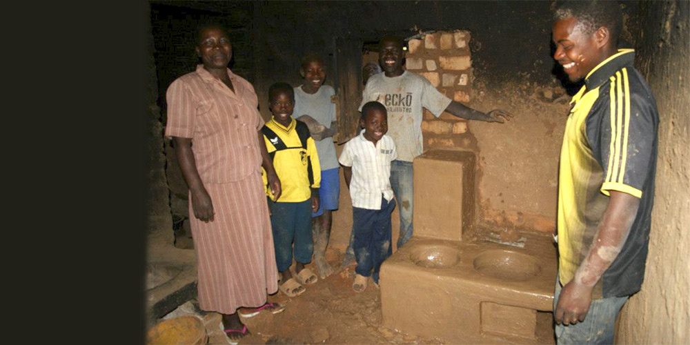 Built_by_the_stove_fitters_of_Mahongole_Tansania_2013_with_the_help_of_Florian_Knaus