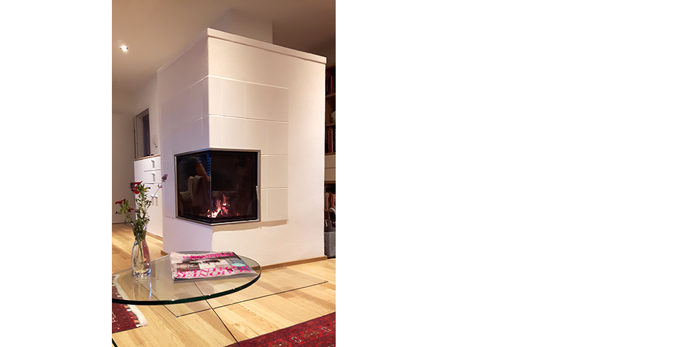 Kachelofen mit Sichtfeuertüre