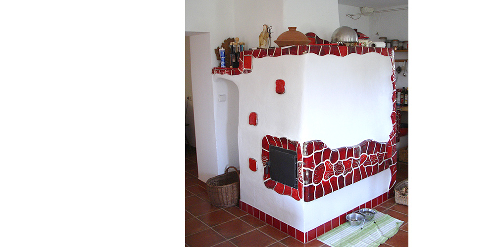 Kachelofen rot-weiß-rot