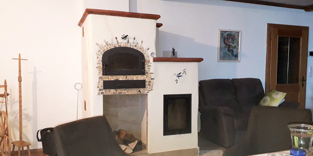 Kachelofen mit integriertem Backofen, Lehm